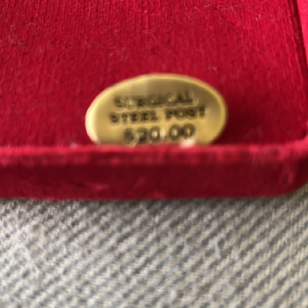 NIB Monet stud earrings - Picture 2 of 4